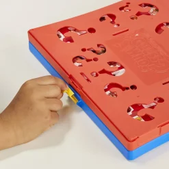 Hasbro Gaming Wie Is Het?^ Houten Speelgoed